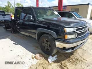 2006 Chevrolet Silverado 1500 LT2 with VIN 2GCEK13T261156517, listed as a IAAI auction lot 43336733 with 277,791 mi miles and . Bid and sale history available at DreamBid. Image 1.