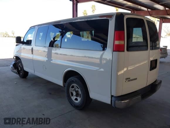 2007 Chevrolet City Express Cargo z VIN 1GNFG15Z771152985, wystawiony jako IAAI lot #41697419 z przebiegiem 215 238 mil mil oraz . Historia ofert i sprzedaży dostępna na DreamBid. Obrazek 3.