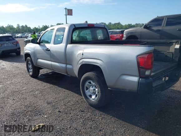 2018 Toyota Tacoma SR с VIN 5TFRX5GNXJX125176, выставлен на аукционе IAAI как лот 42257481 с пробегом 99 418 миль миль и . История ставок и продаж доступна на DreamBid. Изображение 3.