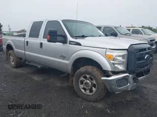 2013 Ford F-250 XL z VIN 1FT7W2BT2DEA02275, wystawiony jako IAAI lot #42319132 z przebiegiem 324 445 mil mil oraz . Historia ofert i sprzedaży dostępna na DreamBid. Obrazek 1.