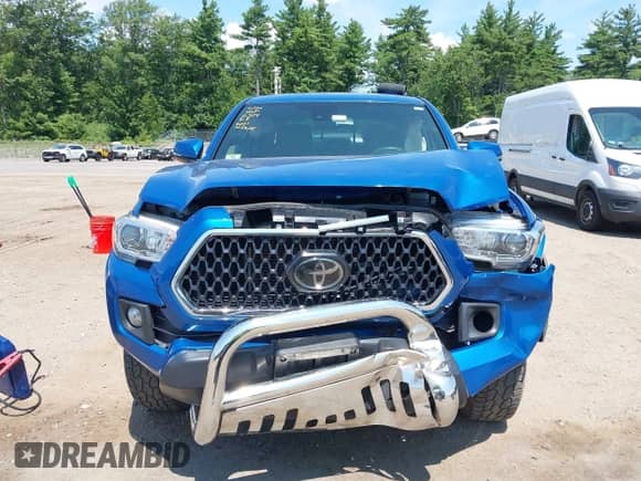 2018 Toyota Tacoma SR z VIN 3TMCZ5AN0JM126724, wystawiony jako IAAI lot #42842788 z przebiegiem 91 776 mil mil oraz . Historia ofert i sprzedaży dostępna na DreamBid. Obrazek 12.