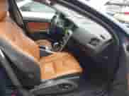 2013 Volvo S60 T6 R-Design Platinum с VIN YV1902FH8D1216575, выставлен на аукционе IAAI как лот 43233003 с пробегом 52 221 миль миль и . История ставок и продаж доступна на DreamBid. Изображение 5.