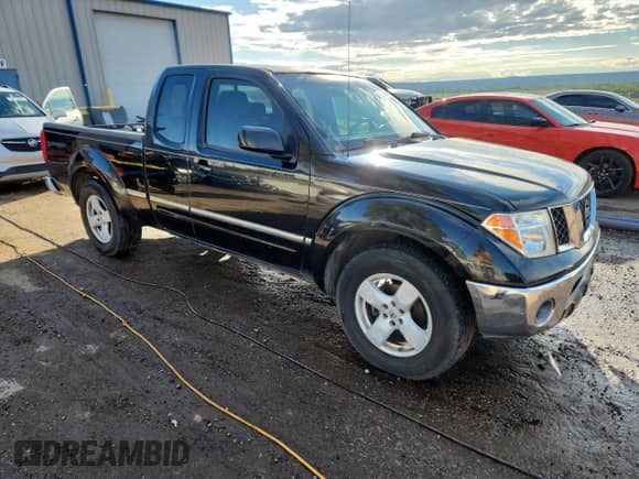 2005 Nissan Frontier SE z VIN 1N6AD06U95C411015, wystawiony jako Copart lot #84220545 z przebiegiem 167 313 mil mil oraz Szkoda całkowita • Salvage title. Historia ofert i sprzedaży dostępna na DreamBid. Obrazek 4.