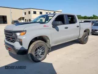 2025 Chevrolet Silverado 1500 Custom Trail Boss z VIN 3GCUKCED5SG220306, wystawiony jako Copart lot #58501865 z przebiegiem 9 091 mil mil oraz Szkoda całkowita • Salvage title. Historia ofert i sprzedaży dostępna na DreamBid. Obrazek 1.