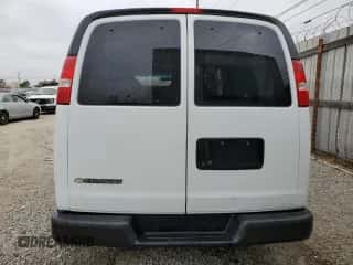 2019 Chevrolet Express Passenger LS z VIN 1GAWGEFG1K1334129, wystawiony jako Copart lot #58387905 z przebiegiem 40 557 mil mil oraz Nie do naprawy • Non repairable. Historia ofert i sprzedaży dostępna na DreamBid. Obrazek 6.