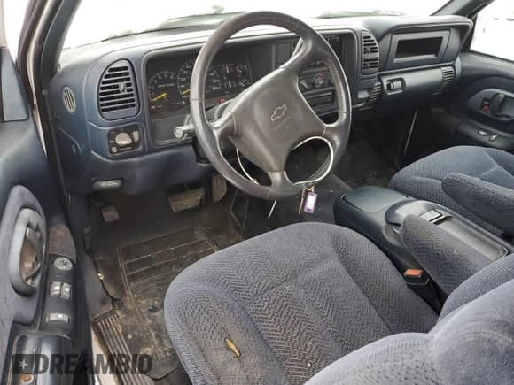 1998 Chevrolet Silverado 2500 с VIN 1GCGK29R7WE134344, выставлен на аукционе Copart как лот 43238025 с пробегом 141 347 миль миль и Списание • Salvage title. История ставок и продаж доступна на DreamBid. Изображение 8.