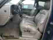 2002 GMC Sierra 1500 SLE z VIN 2GTEK19T121342261, wystawiony jako Copart lot #82139515 z przebiegiem 140 547 mil mil oraz Czysty tytuł • Clean title. Historia ofert i sprzedaży dostępna na DreamBid. Obrazek 7.