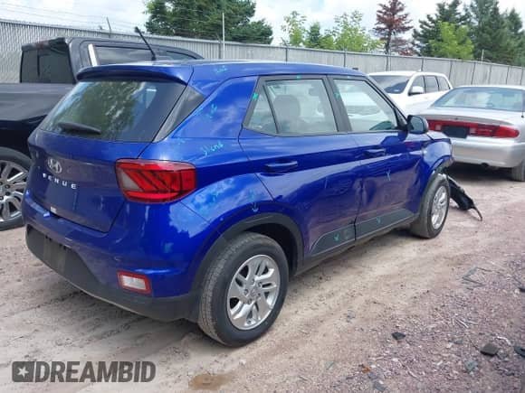 2025 Hyundai Venue SE with VIN KMHRB8A3XSU365625, listed as a IAAI auction lot 42677269 with 6,826 mi miles and . Bid and sale history available at DreamBid. Image 4.