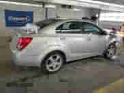 2013 Chevrolet Sonic LTZ z VIN 1G1JE5SH3D4123997, wystawiony jako Copart lot #45868825 z przebiegiem 120 913 mil mil oraz Szkoda całkowita • Salvage title. Historia ofert i sprzedaży dostępna na DreamBid. Obrazek 3.