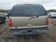 2001 Chevrolet Suburban LS z VIN 3GNFK16T11G103816, wystawiony jako Copart lot #68182605 z przebiegiem 285 942 mil mil oraz Szkoda całkowita • Salvage title. Historia ofert i sprzedaży dostępna na DreamBid. Obrazek 6.