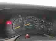 2001 Chevrolet Suburban LS z VIN 3GNFK16T61G251671, wystawiony jako Copart lot #69245145 z przebiegiem 212 751 mil mil oraz Czysty tytuł • Clean title. Historia ofert i sprzedaży dostępna na DreamBid. Obrazek 9.