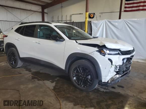 2025 Chevrolet Trax ACTIV z VIN KL77LKEP6SC104269, wystawiony jako Copart lot #71298825 z przebiegiem 4 877 mil mil oraz Szkoda całkowita • Salvage title. Historia ofert i sprzedaży dostępna na DreamBid. Obrazek 4.