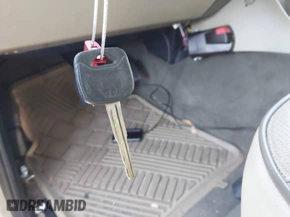 2004 Land Rover Discovery SE with VIN SALTY19474A850640, listed as a IAAI auction lot 43060700 with Not provided miles and . Bid and sale history available at DreamBid. Image 11.