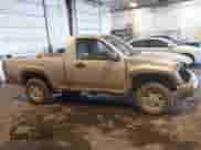 2006 Chevrolet Colorado z VIN 1GCDT148968295947, wystawiony jako IAAI lot #41624162 z przebiegiem 181 803 mil mil oraz . Historia ofert i sprzedaży dostępna na DreamBid. Obrazek 14.