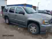 2009 Chevrolet Tahoe LS z VIN 1GNFC13C09R172798, wystawiony jako IAAI lot #42819956 z przebiegiem 262 807 mil mil oraz . Historia ofert i sprzedaży dostępna na DreamBid. Obrazek 1.