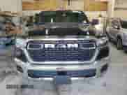 2025 Ram 1500 Big Horn z VIN 1C6RRFFG3SN658588, wystawiony jako Copart lot #70288265 z przebiegiem 4 452 mil mil oraz Szkoda całkowita • Salvage title. Historia ofert i sprzedaży dostępna na DreamBid. Obrazek 5.
