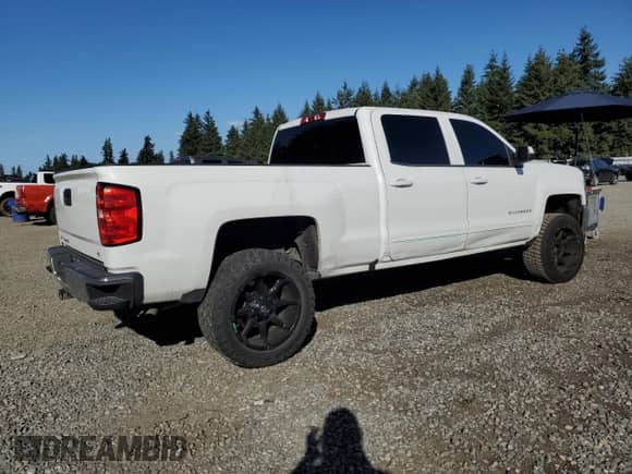 2017 Chevrolet Silverado 1500 LT z VIN 1GCUKREC4HF226909, wystawiony jako Copart lot #85580905 z przebiegiem 138 117 mil mil oraz Szkoda całkowita • Salvage title. Historia ofert i sprzedaży dostępna na DreamBid. Obrazek 3.