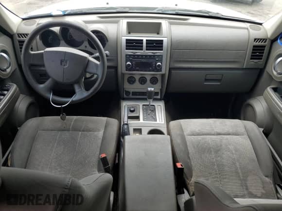 2008 Dodge Nitro SXT z VIN 1D8GU28K48W185510, wystawiony jako Copart lot #70859474 z przebiegiem 195 355 mil mil oraz Szkoda całkowita • Salvage title. Historia ofert i sprzedaży dostępna na DreamBid. Obrazek 8.