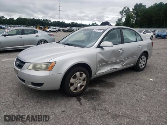 2006 Hyundai Sonata GL z VIN KMHET46CX6A079083, wystawiony jako Copart lot #67721435 z przebiegiem 199 046 mil mil oraz Szkoda całkowita • Salvage title. Historia ofert i sprzedaży dostępna na DreamBid. Obrazek 1.