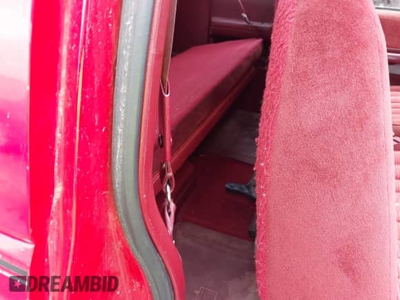 1994 GMC Sierra 1500 z VIN 2GTEK19K4R1548045, wystawiony jako IAAI lot #42569550 z przebiegiem 182 287 mil mil oraz . Historia ofert i sprzedaży dostępna na DreamBid. Obrazek 8.