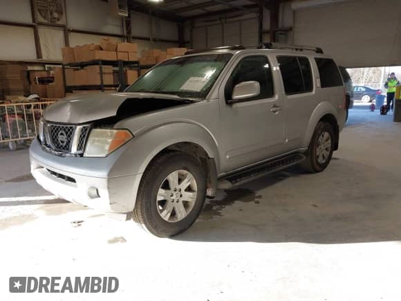 2005 Nissan Pathfinder SE z VIN 5N1AR18UX5C749610, wystawiony jako IAAI lot #41109719 z przebiegiem 230 042 mil mil oraz . Historia ofert i sprzedaży dostępna na DreamBid. Obrazek 2.