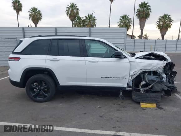 2024 Jeep Grand Cherokee Altitude X with VIN 1C4RJHAG2RC105133, listed as a IAAI auction lot 43252965 with 13,678 mi miles and . Bid and sale history available at DreamBid. Image 13.