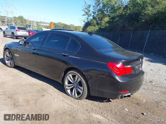 2011 BMW 7 Series 750Li xDrive с VIN WBAKC8C58BC432193, выставлен на аукционе IAAI как лот 43424811 с пробегом 169 834 миль миль и . История ставок и продаж доступна на DreamBid. Изображение 3.