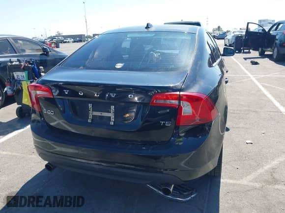 2012 Volvo S60 T5 с VIN YV1622FSXC2093928, выставлен на аукционе IAAI как лот 42684244 с пробегом 121 791 миль миль и . История ставок и продаж доступна на DreamBid. Изображение 16.