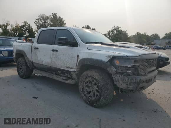 2025 Ram 1500 RHO z VIN 1C6SRFUP7SN573287, wystawiony jako Copart lot #71635885 z przebiegiem 9 502 mil mil oraz Szkoda całkowita • Salvage title. Historia ofert i sprzedaży dostępna na DreamBid. Obrazek 4.