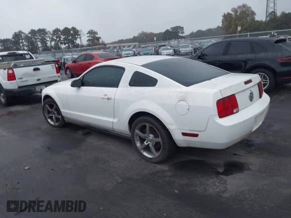 2005 Ford Mustang Deluxe with VIN 1ZVFT80N355148498, listed as a IAAI auction lot 43543649 with 191,853 mi miles and . Bid and sale history available at DreamBid. Image 3.