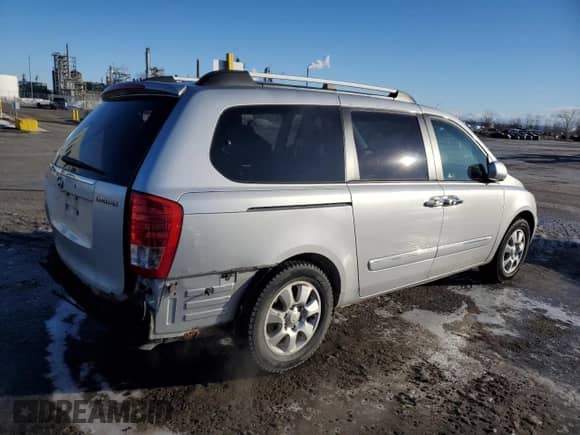 2008 Hyundai Entourage GLS с VIN KNDMC233886044802, выставлен на аукционе Copart как лот 83762224 с пробегом 156 989 миль миль и На запчасти • Non repairable. История ставок и продаж доступна на DreamBid. Изображение 3.