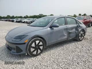 2024 Hyundai Ioniq 6 SE с VIN KMHM24AA6RA070213, выставлен на аукционе Copart как лот 58514045 с пробегом 25 578 миль миль и Списание • Salvage title. История ставок и продаж доступна на DreamBid. Изображение 1.