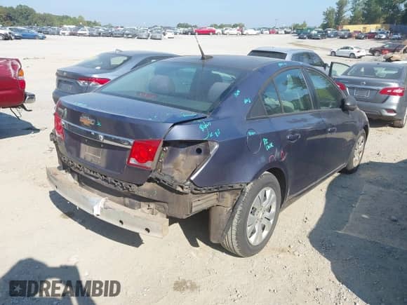 2013 Chevrolet Cruze LS z VIN 1G1PA5SH6D7168517, wystawiony jako IAAI lot #43256208 z przebiegiem 137 199 mil mil oraz . Historia ofert i sprzedaży dostępna na DreamBid. Obrazek 4.