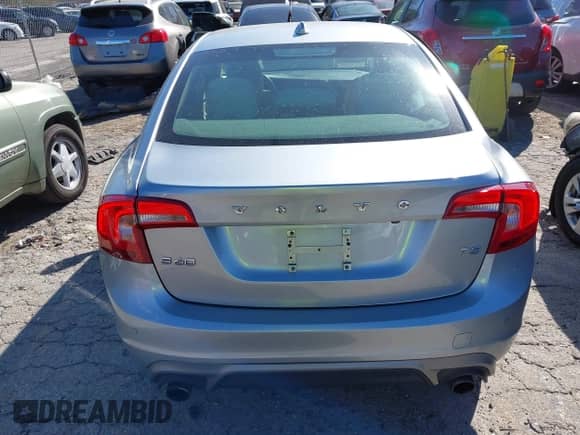 2018 Volvo S60 Dynamic с VIN YV126MFL4J2451903, выставлен на аукционе IAAI как лот 41844843 с пробегом 118 026 миль миль и . История ставок и продаж доступна на DreamBid. Изображение 16.