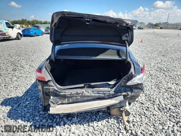 2020 Toyota Camry LE z VIN 4T1C11AK4LU353558, wystawiony jako Copart lot #82693935 z przebiegiem 144 786 mil mil oraz Nie do naprawy • Non repairable. Historia ofert i sprzedaży dostępna na DreamBid. Obrazek 6.