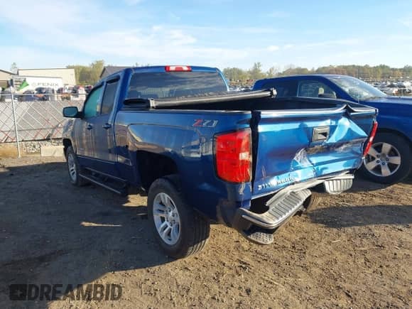 2018 Chevrolet Silverado 1500 LT z VIN 1GCVKREC0JZ114391, wystawiony jako IAAI lot #43417165 z przebiegiem 112 708 mil mil oraz . Historia ofert i sprzedaży dostępna na DreamBid. Obrazek 3.