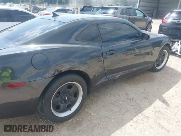 2012 Chevrolet Camaro 2LS z VIN 2G1FA1E39C9194062, wystawiony jako IAAI lot #43276446 z przebiegiem 152 367 mil mil oraz . Historia ofert i sprzedaży dostępna na DreamBid. Obrazek 6.