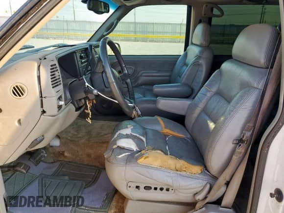 1999 Chevrolet Tahoe с VIN 1GNEC13RXXJ336652, выставлен на аукционе Copart как лот 80550675 с пробегом 261 159 миль миль и Списание • Salvage title. История ставок и продаж доступна на DreamBid. Изображение 7.