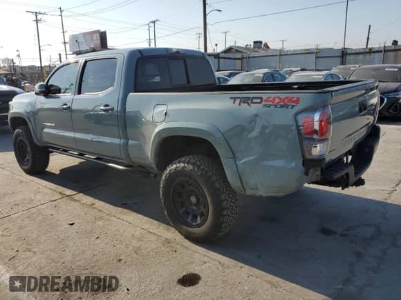 2022 Toyota Tacoma SR5 z VIN 3TYDZ5BNXNT015367, wystawiony jako Copart lot #68380495 z przebiegiem 46 301 mil mil oraz Szkoda całkowita • Salvage title. Historia ofert i sprzedaży dostępna na DreamBid. Obrazek 2.