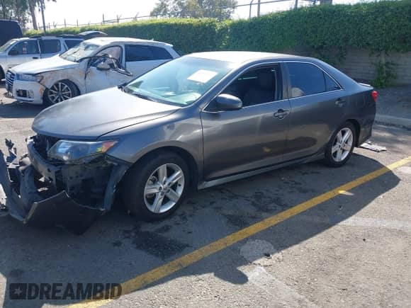 2014 Toyota Camry SE with VIN 4T1BF1FK0EU305189, listed as a IAAI auction lot 43398662 with 207,493 mi miles and . Bid and sale history available at DreamBid. Image 2.