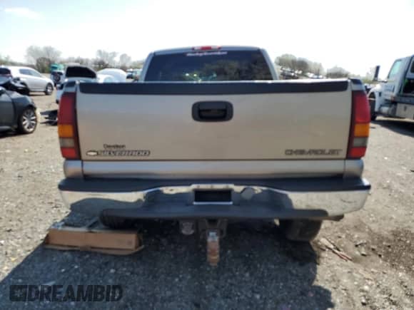 2001 Chevrolet Silverado 2500 с VIN 1GCGK29U51Z185752, выставлен на аукционе Copart как лот 51232125 с пробегом 205 401 миль миль и Списание • Salvage title. История ставок и продаж доступна на DreamBid. Изображение 6.