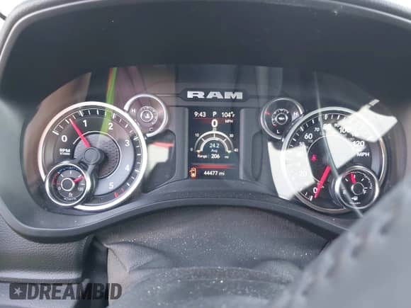 2021 Ram 1500 Big Horn z VIN 1C6RREFM9MN712074, wystawiony jako IAAI lot #42960665 z przebiegiem 44 477 mil mil oraz . Historia ofert i sprzedaży dostępna na DreamBid. Obrazek 7.