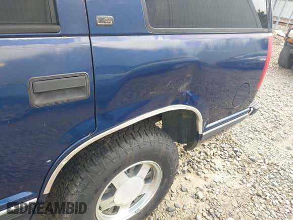 1999 Chevrolet Tahoe with VIN 1GNEC13R8XJ382268, listed as a IAAI auction lot 42810114 with 337,352 mi miles and . Bid and sale history available at DreamBid. Image 6.