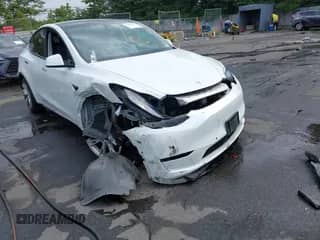 2020 Tesla Model Y Long Range с VIN 5YJYGDEEXLF032261, выставлен на аукционе IAAI как лот 42853277 с пробегом 84 136 миль миль и . История ставок и продаж доступна на DreamBid. Изображение 1.