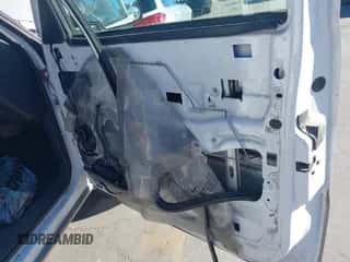 2001 Chevrolet Silverado 1500 LS z VIN 1GCEK19T51E287181, wystawiony jako IAAI lot #43560361 z przebiegiem Nie podano mil oraz . Historia ofert i sprzedaży dostępna na DreamBid. Obrazek 6.