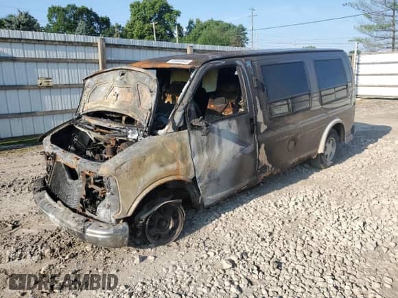 1996 Chevrolet Chevy Van z VIN 1GBFG15R7T1013186, wystawiony jako Copart lot #65969645 z przebiegiem Nie podano mil oraz Czysty tytuł • Clean title. Historia ofert i sprzedaży dostępna na DreamBid. Obrazek 1.