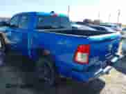 2021 Ram 1500 Big Horn z VIN 1C6SRFFT5MN555075, wystawiony jako IAAI lot #42820101 z przebiegiem 116 311 mil mil oraz . Historia ofert i sprzedaży dostępna na DreamBid. Obrazek 3.