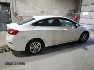 2017 Chevrolet Cruze LT z VIN 1G1BE5SM5H7225002, wystawiony jako Copart lot #86477605 z przebiegiem 149 067 mil mil oraz Czysty tytuł • Clean title. Historia ofert i sprzedaży dostępna na DreamBid. Obrazek 3.