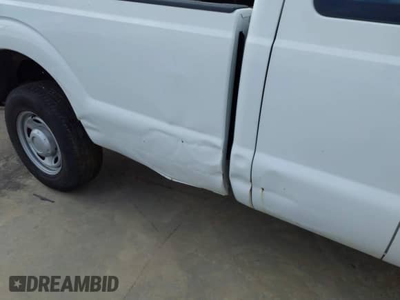 2013 Ford F-250 XL z VIN 1FT7X2A62DEA09882, wystawiony jako IAAI lot #41759945 z przebiegiem 56 894 mil mil oraz . Historia ofert i sprzedaży dostępna na DreamBid. Obrazek 6.