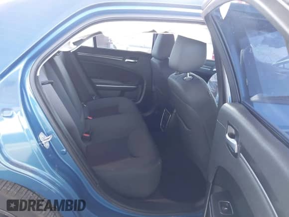 2020 Chrysler 300 Touring с VIN 2C3CCAAG0LH147543, выставлен на аукционе IAAI как лот 43172562 с пробегом 17 909 миль миль и . История ставок и продаж доступна на DreamBid. Изображение 8.